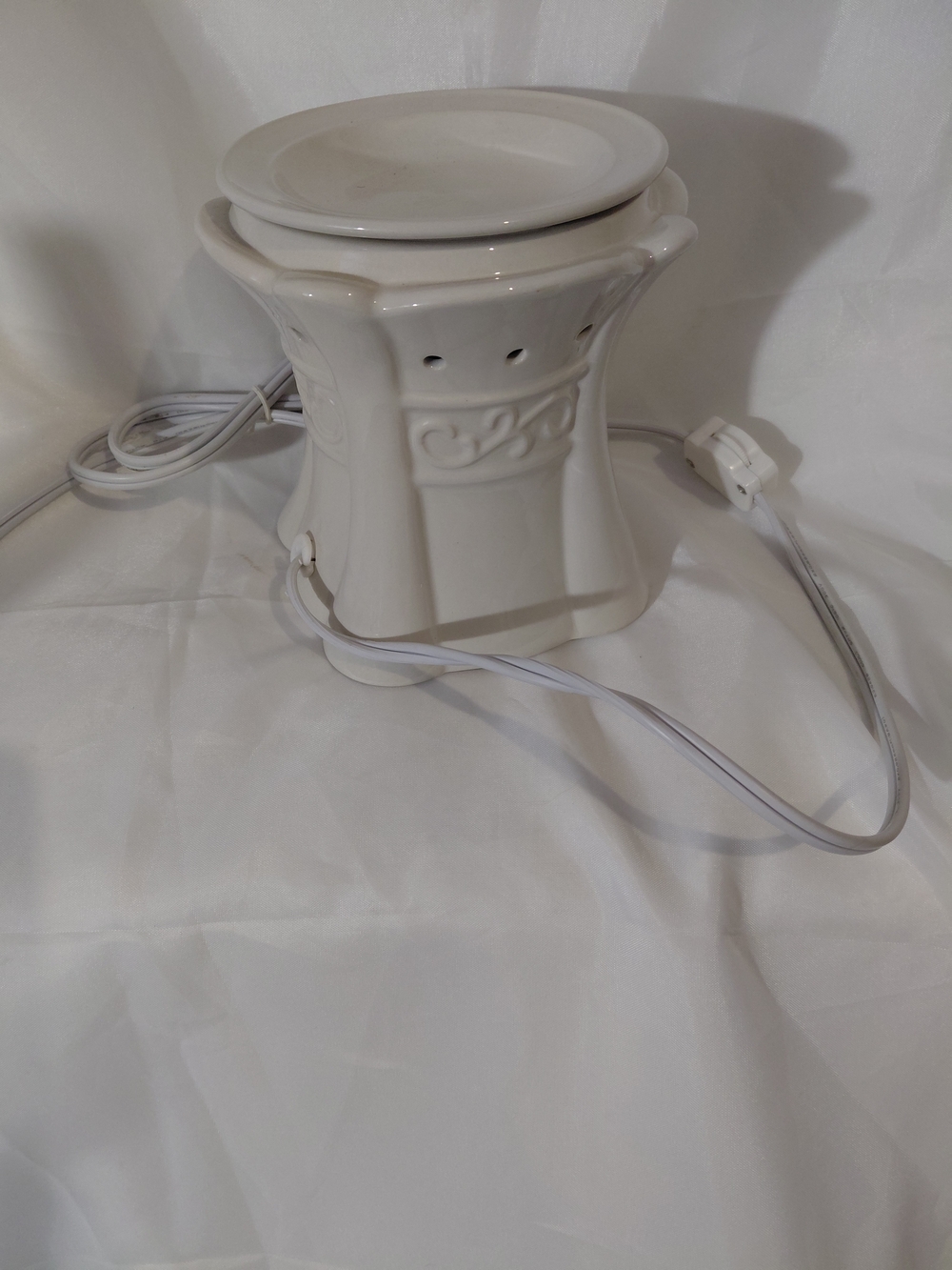 Ceramic Electric Wax Warmer in Cream